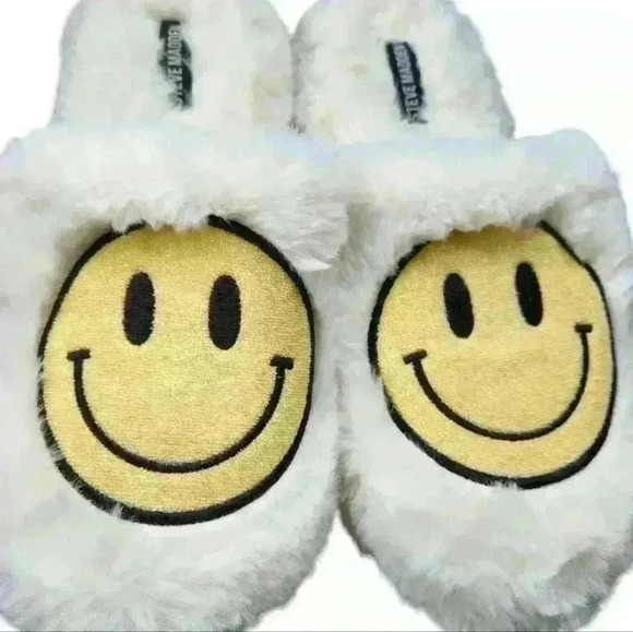 Steve Madden NWOT Smiley Face Furry Slippers Size Large - Picture 3 of 5
